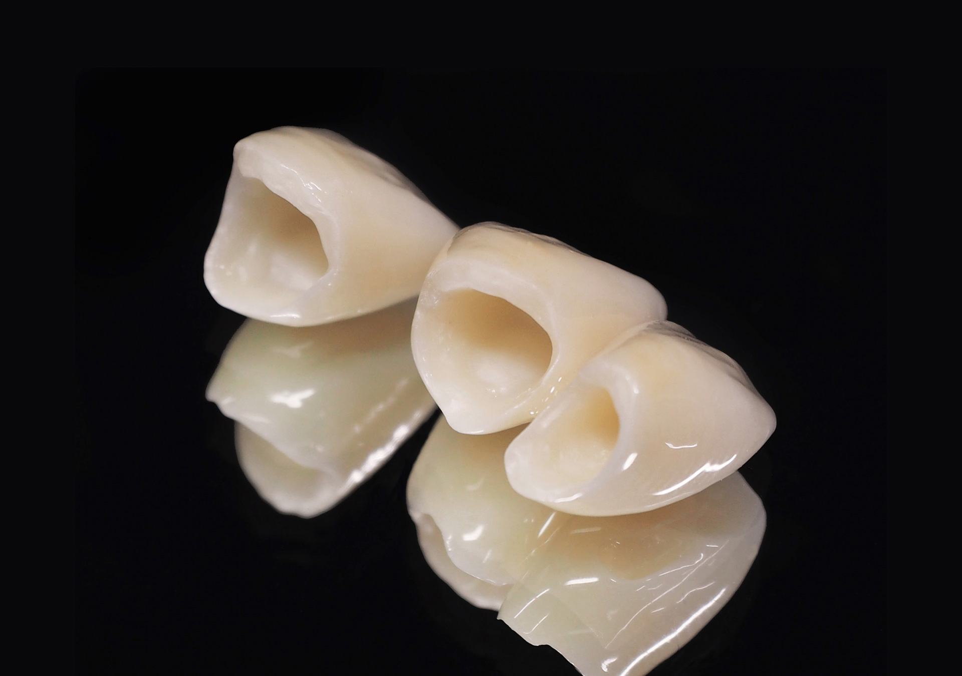 福岡県大牟田市の有限会社大牟田技工センターではCAD/CAMを導入し、あらゆる歯科技工に対応しております。