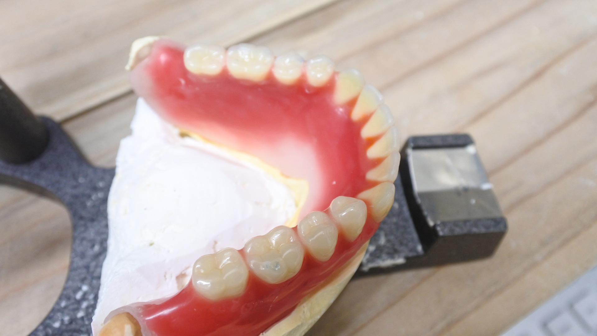 福岡県大牟田市の有限会社大牟田技工センターではCAD/CAMを導入し、あらゆる歯科技工に対応しております。